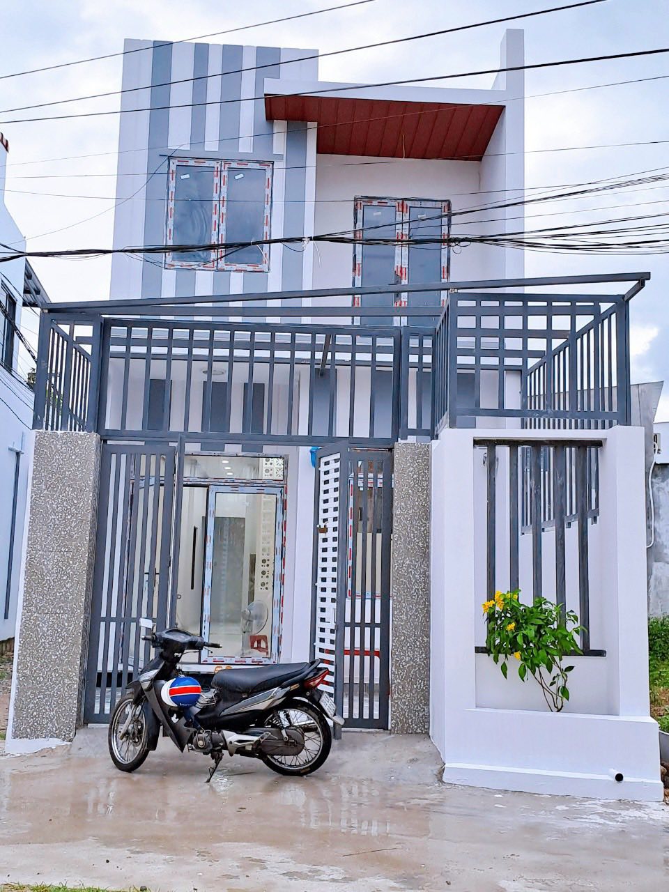bán nhà mới xây 2 tầng hẻm ô tô Xuân Lạc Vĩnh Ngọc