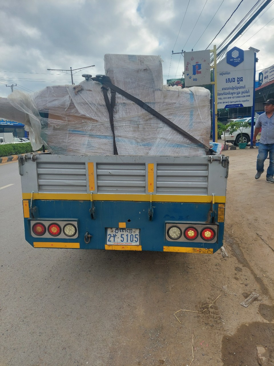 Xuất khẩu máy bẻ đai sắt tự động sang Campuchia