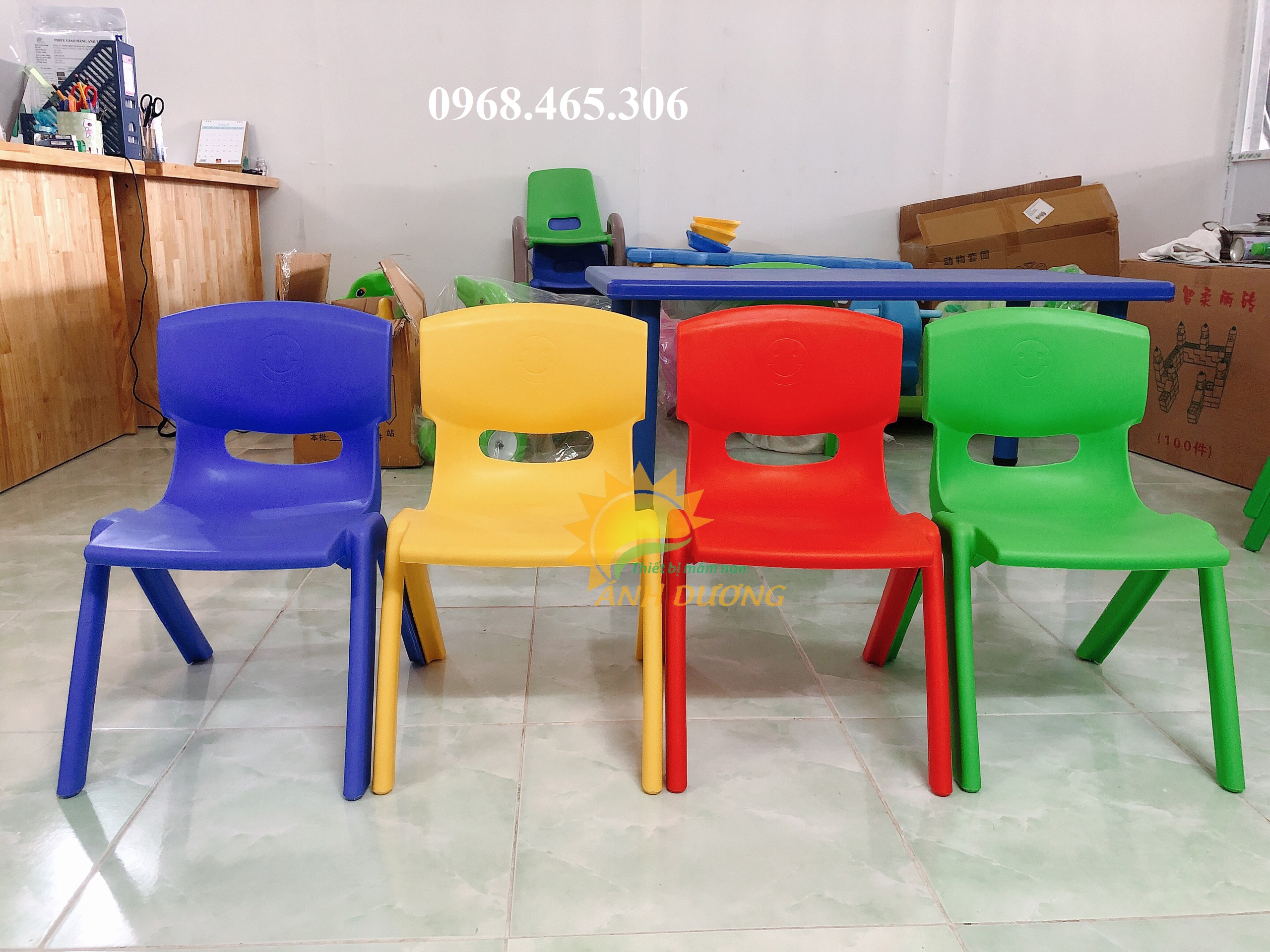 Bàn ghế nhựa đúc dành cho trẻ mầm non chất lượng tốt