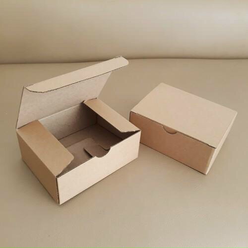 Thùng giấy . hộp piza . hộp kiểu . gộp gài theo yêu cầu. lh 0971709003