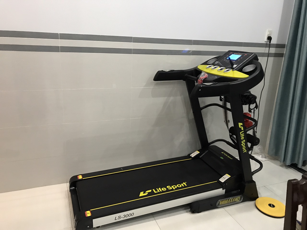 Máy chạy bộ Lifesport LS-3000 - Xây dựng phòng gym ngay tại nhà