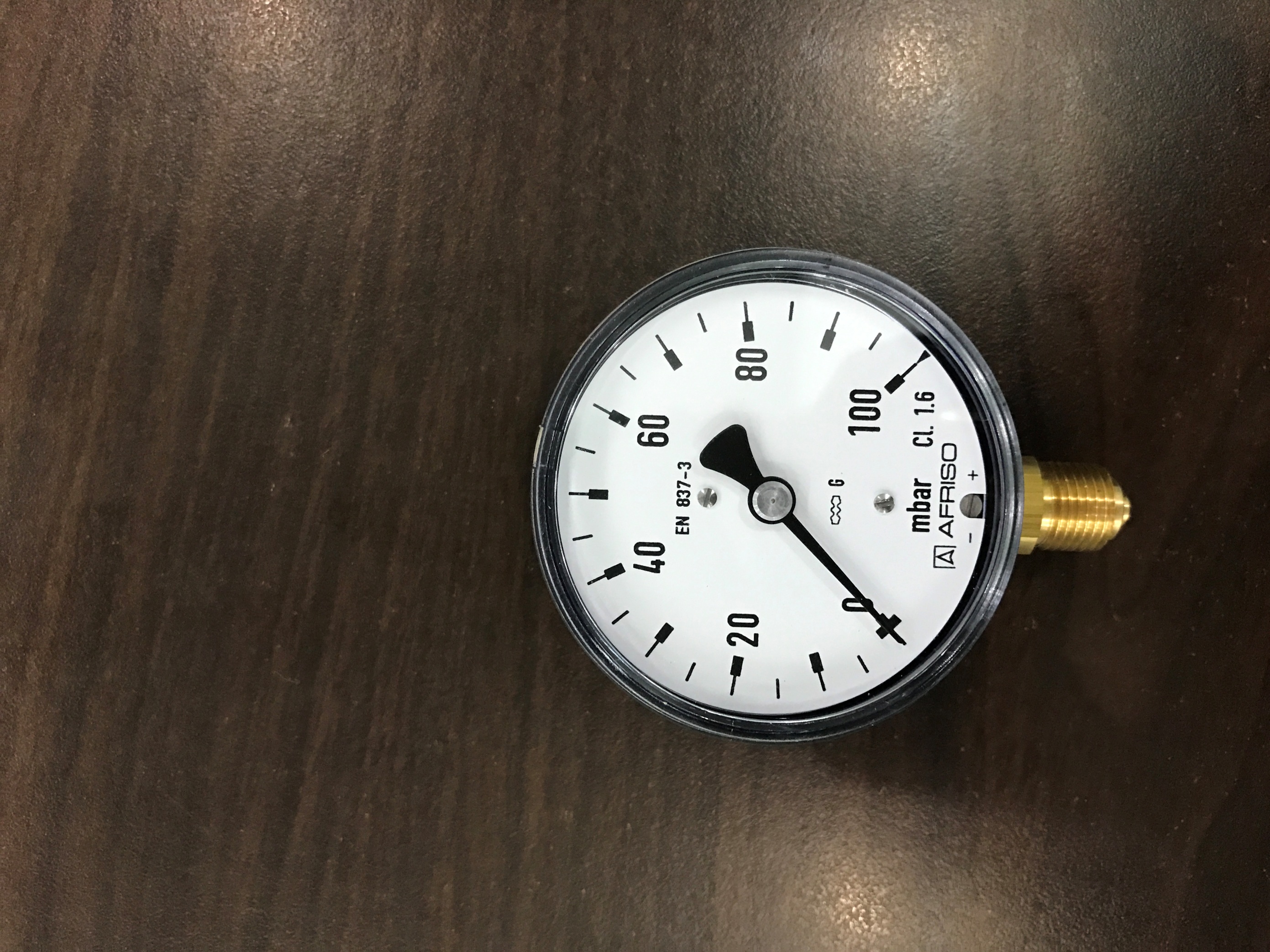 đồng hồ đo áp suât mbar hàng giá rẻ có đầy đủ kích thước và áp suất
