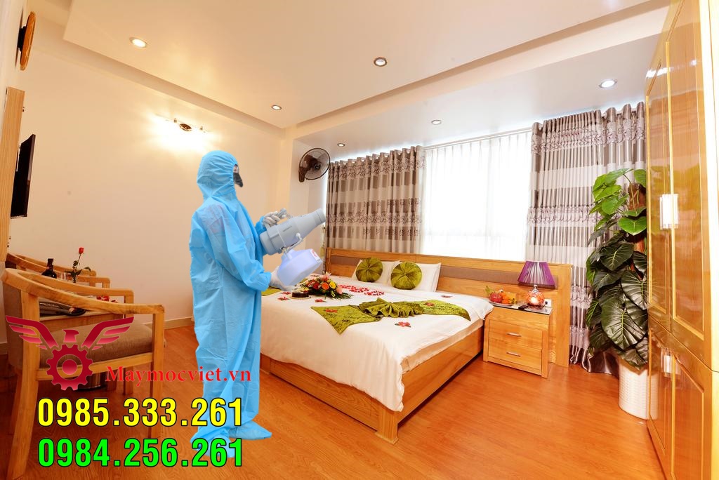 Phun hóa chất diệt khuẩn, sát trùng khách sạn bằng máy phun sương KS50
