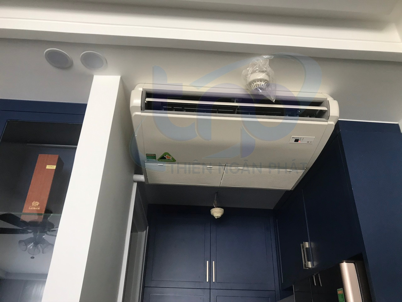 Máy lạnh áp trần thiết kế gọn phù hợp với không gian hẹp