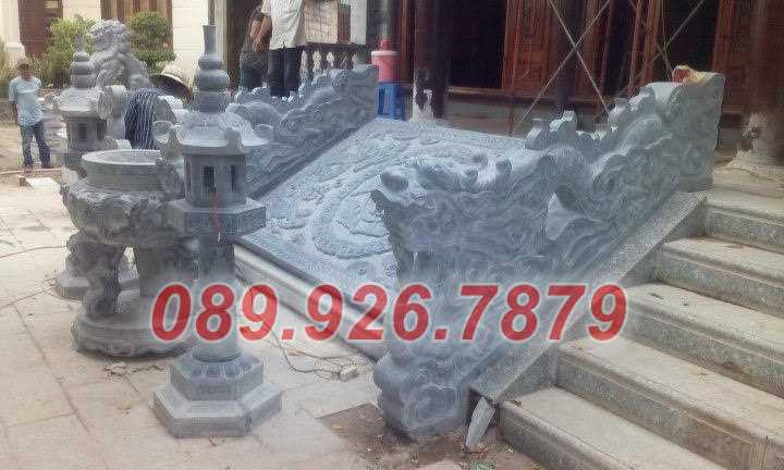 Mẫu tượng rồng đá đẹp đặt hai bên tam cấp ở chùa miếu bán Vũng Tàu