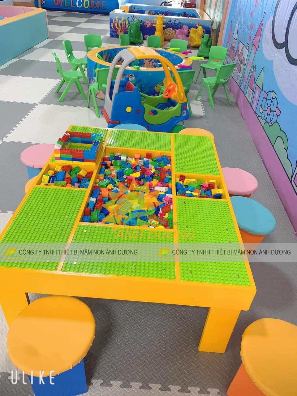 Bàn chơi xếp hình lego trẻ em cho khu vui chơi trong nhà