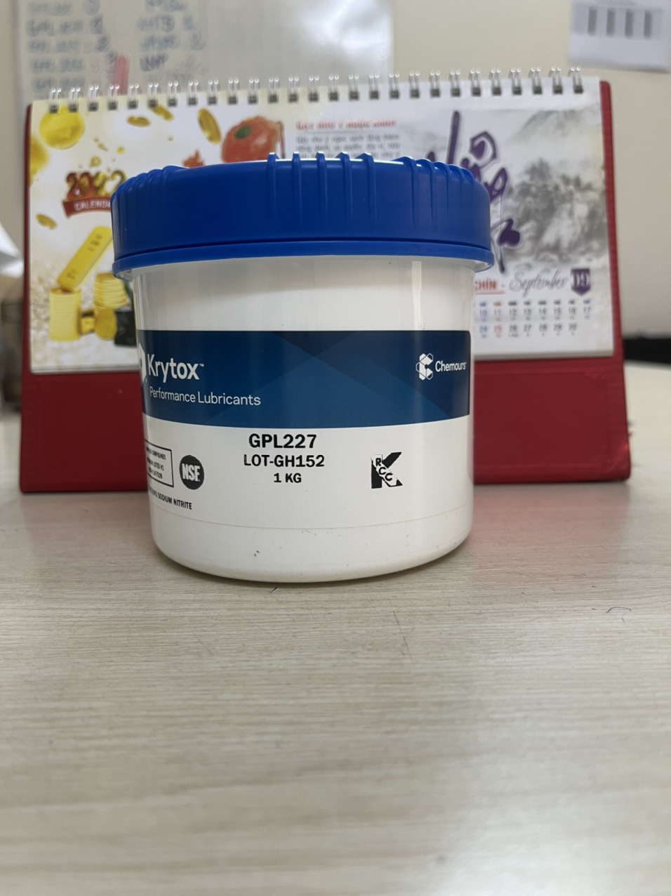 MỠ BÔI TRƠN KRYTOX^TM GPL 227 CHỊU NHIỆT ĐỘ CAO