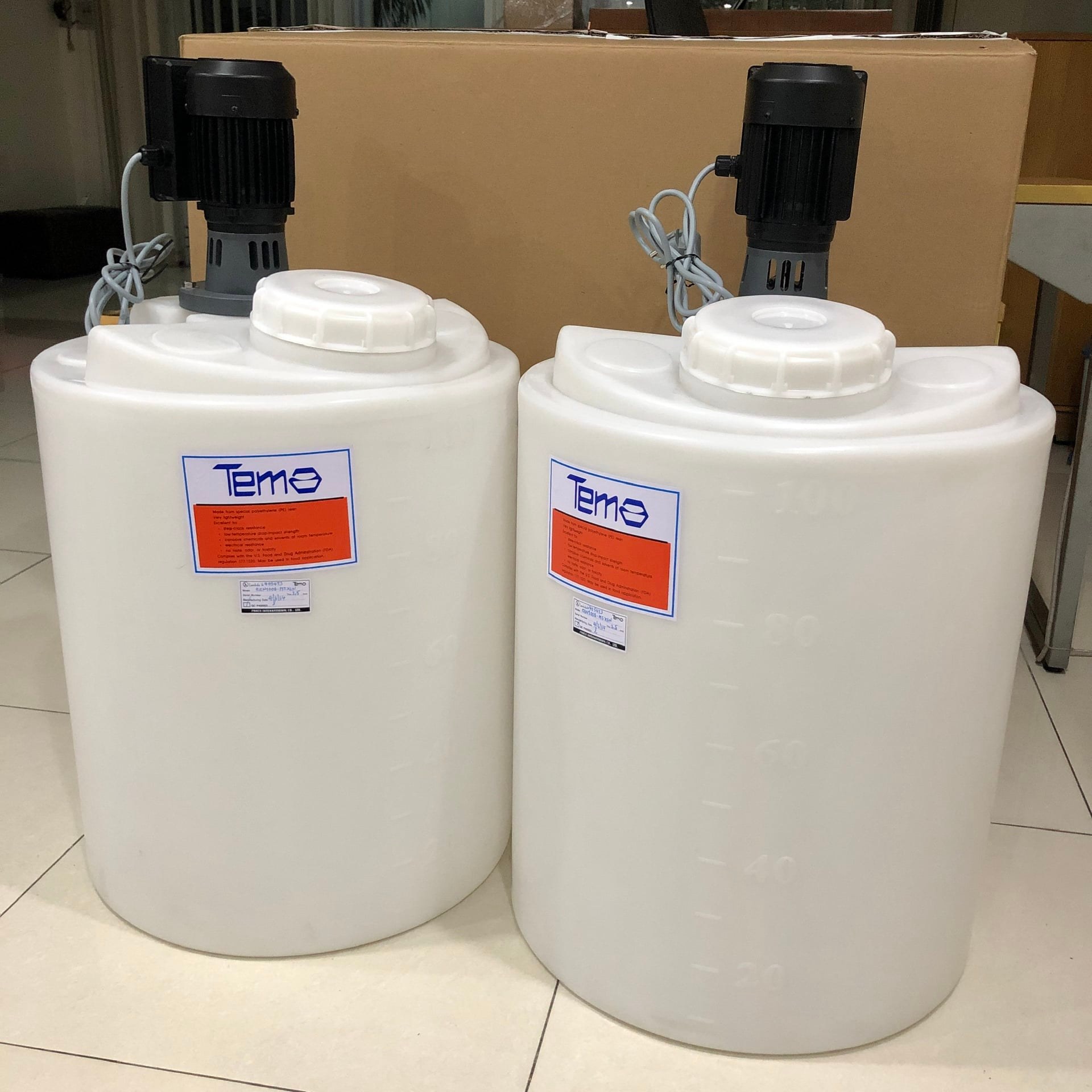 bồn nhựa 100l tema model CEN100B-M5X6N chuyên đựng hóa chất nguy hiểm.