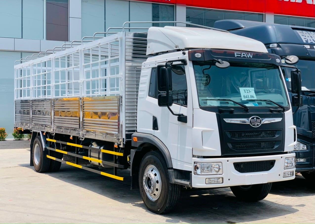 Xe tải FAW 8t3 thùng dài có bạt 8m2 giá rẻ hàng mới năm 2021