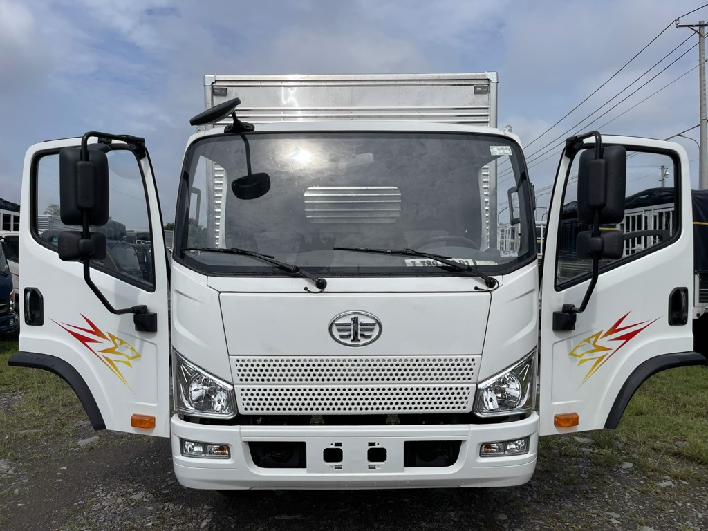Xe mới xe tải Faw Tiger thùng bạt 6m2 sản xuất năm 2021