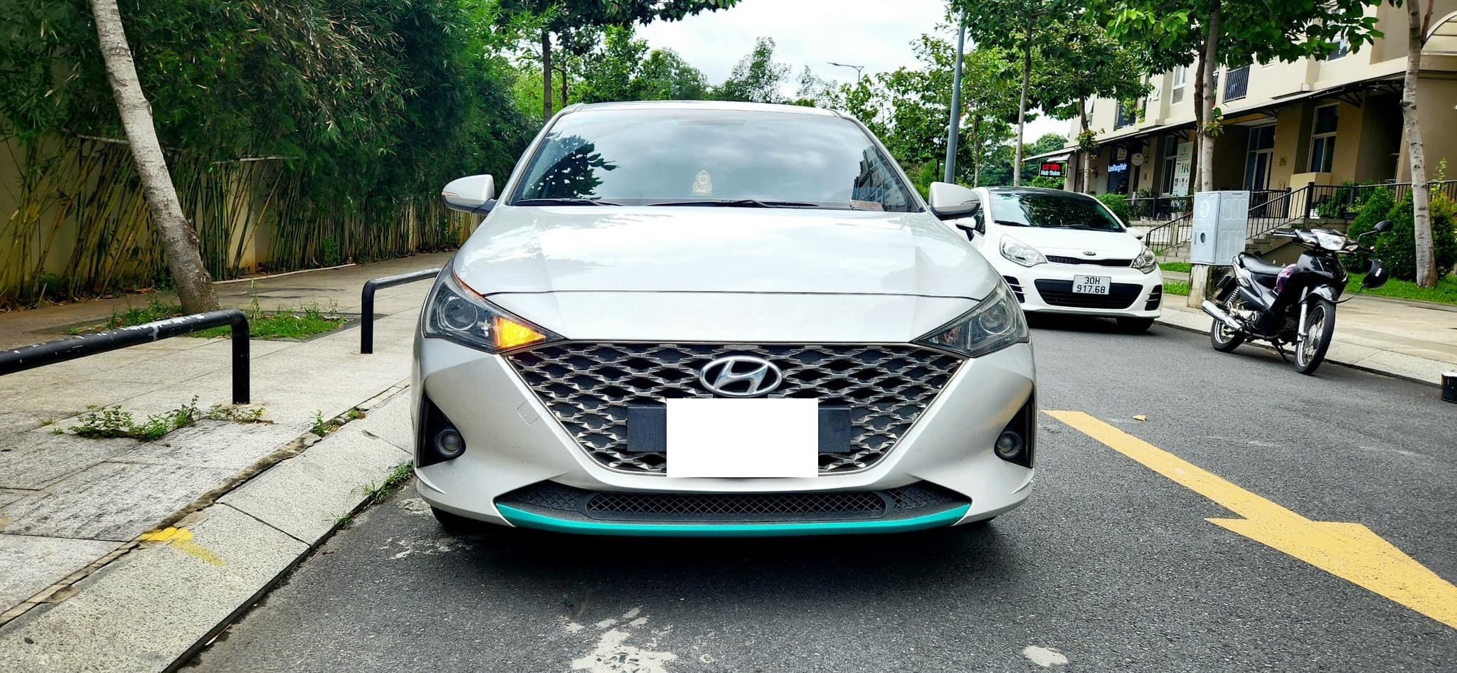 Bán xe Hyundai Accent 2022 màu bạc siêu cứng