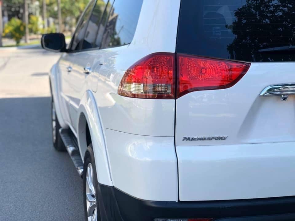 Cần bán xe Mitsubishi Pajero 2016 số tự động , máy xăng màu trắng