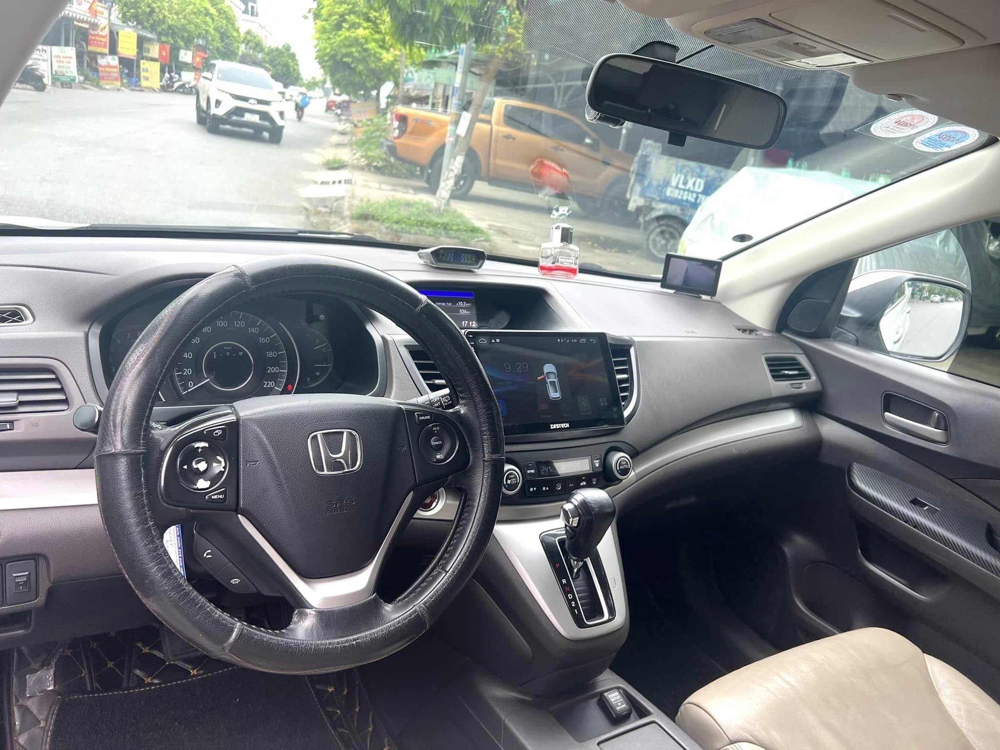 Cần bán xe Honda CR-V số tự động màu trắng