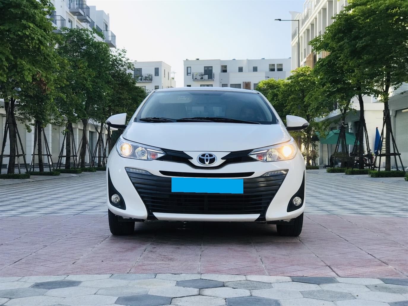 Cần bán Toyota Vios 2018 số tự động màu trắng