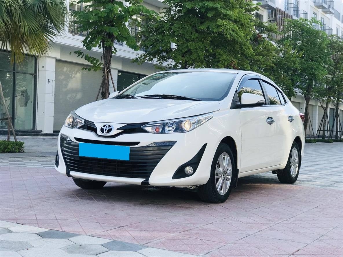 Cần bán Toyota Vios 2018 số tự động màu trắng