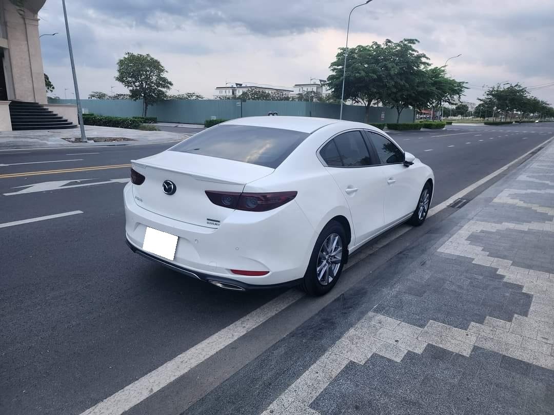 Cần bán xe Mazda3 Luxury 2022 ,màu trắng