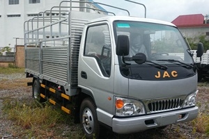xe tải JAC 2.4t thùng dài 3m7 có máy lạnh.