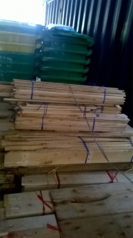 Chuyên bán pallet gỗ thông ,thùng rác công nghiệp tại đà nẵng