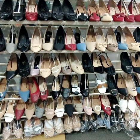 giày dép tại xưởng