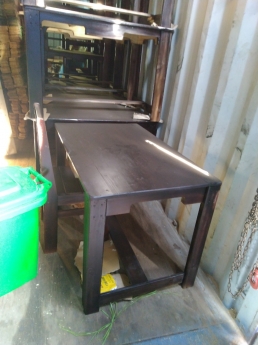 Chuyên đóng và phân phối bàn ghế bằng gỗ thông tại đà nẵng