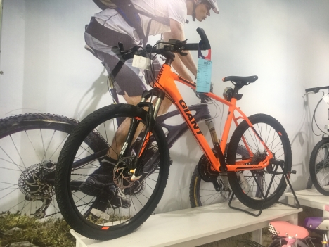 Xe đạp thể thao Giant ATX720 2019 Cam 9799k