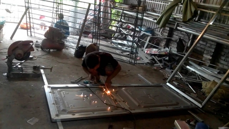 Cần tuyển thợ hàn cửa sắt/inox tại Bình Tân