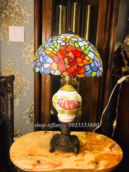 Đèn bàn tiffany họa tiết hoa hồng xuất xứ Pháp