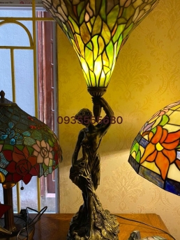 Đèn tượng tiffany họa tiết hoa leo cổ