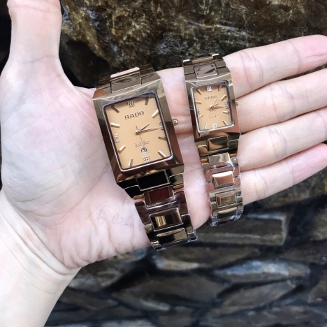 Đồng hồ đeo tay cặp đôi phụ kiện gắn kết tình cảm của những cặp đôi yêu 