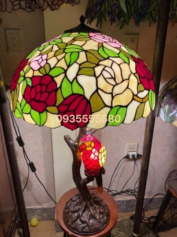 Đèn bàn tiffany họa tiết hoa hồng
