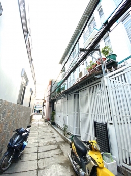 Nhà phố mặt tiền hẻm 3m số 2405  cách Huỳnh Tấn Phát 20 m Ngay Thị trấn Nhà Bè.