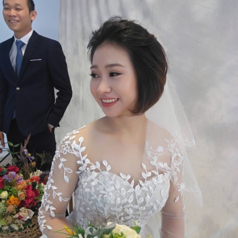 Đà Nẵng - Thuê váy cưới Tặng Make Up miễn phí