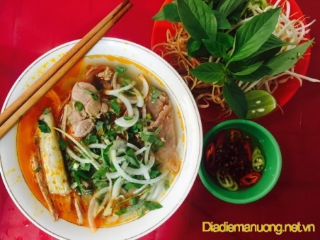 Quán Bún Bò, Phở Bò Ngon Khu Cư Xá Đường Sắt Quận 3