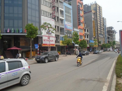 Cần bán gấp nhà phố Nguyễn Hoàng 90m2 mt 7m lô góc giá chỉ có 23 tỷ.