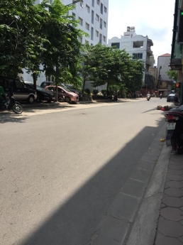 Nhà phân lô phố Nguyễn Phúc Lai, 120m, MT 6.5m ô tô tránh nhau