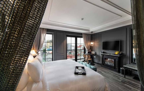 Bán gấp khách sạn 2 sao Dương Đình Nghệ 170m2 45 phòng cho thuê 9500$/tháng giá 46,6 tỷ