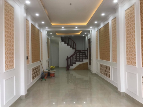 Bán nhà quận Thanh Xuân 45m 5 tầng ô tô tránh vào nhà
