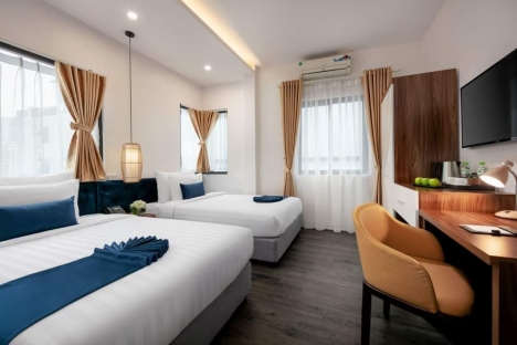 Cần bán khách sạn 3 sao Nguyễn Hoàng vị trí đẹp 8 tầng mặt tiền 4,2m giá chỉ 24 tỷ