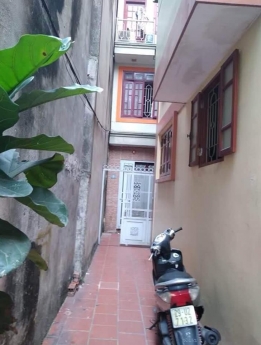 Bán nhà xây kiên cố 5 tấng  phố Nguyễn Chí Thanh, Đống Đa, ngõ nông