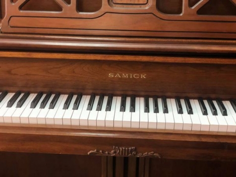 Piano SAMICK