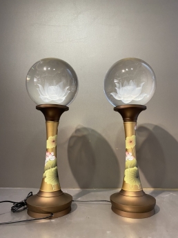 Đôi đèn thờ led bằng đồng, cầu thủy tinh in hoa sen 3D giá tốt