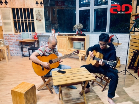 Khóa học đàn Guitar ở Hà Nội dành cho người mới bắt đầu.