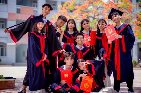 Công ty Tân Tiến chuyên nhận may áo tốt nghiệp toàn quốc
