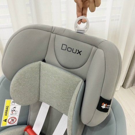 Ghế an toàn trên ô tô cho bé thương hiệu DOUX