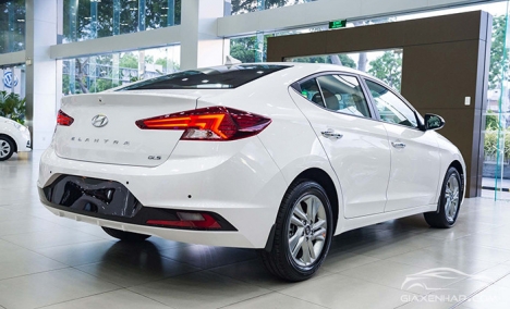 Bán xe Hyundai Elantra đời 2021, màu trắng