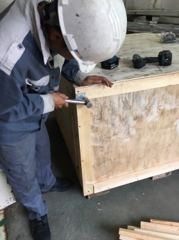 Đóng kiện gỗ xuất khảu máy móc tại Quốc Oai