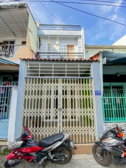 Nhà lầu trục chính hẻm 6 Bùi Thị Xuân gần công viên Hùng Vương giá dưới 2tỷ
