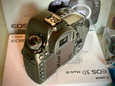 For Sale Brand New Canon EOS 5D Mark IV 30.4MP Digital SLRCamera