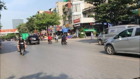 Bán nhà mặt phố Thanh Nhàn,DT 100m,mặt tiền 6.70m,vỉa hè rộng