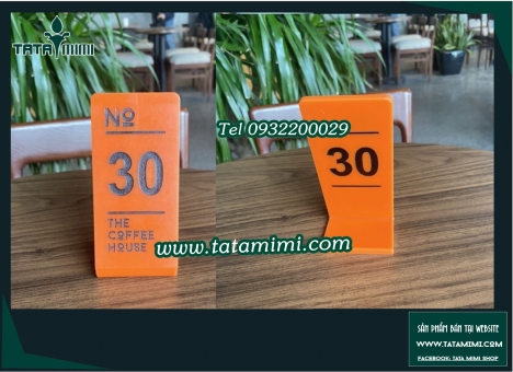Biển số bàn là một sản phẩm quên thuộc được sử dụng trong các nhà hàng, khách sạn, quán cà phê